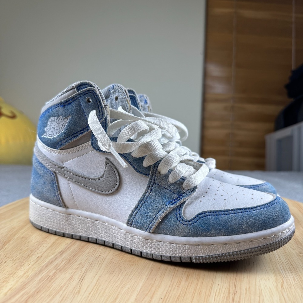 Nike Air Jordan Retro 1 High OG Hyper Royal‎ GS Size 4Y 575441-402